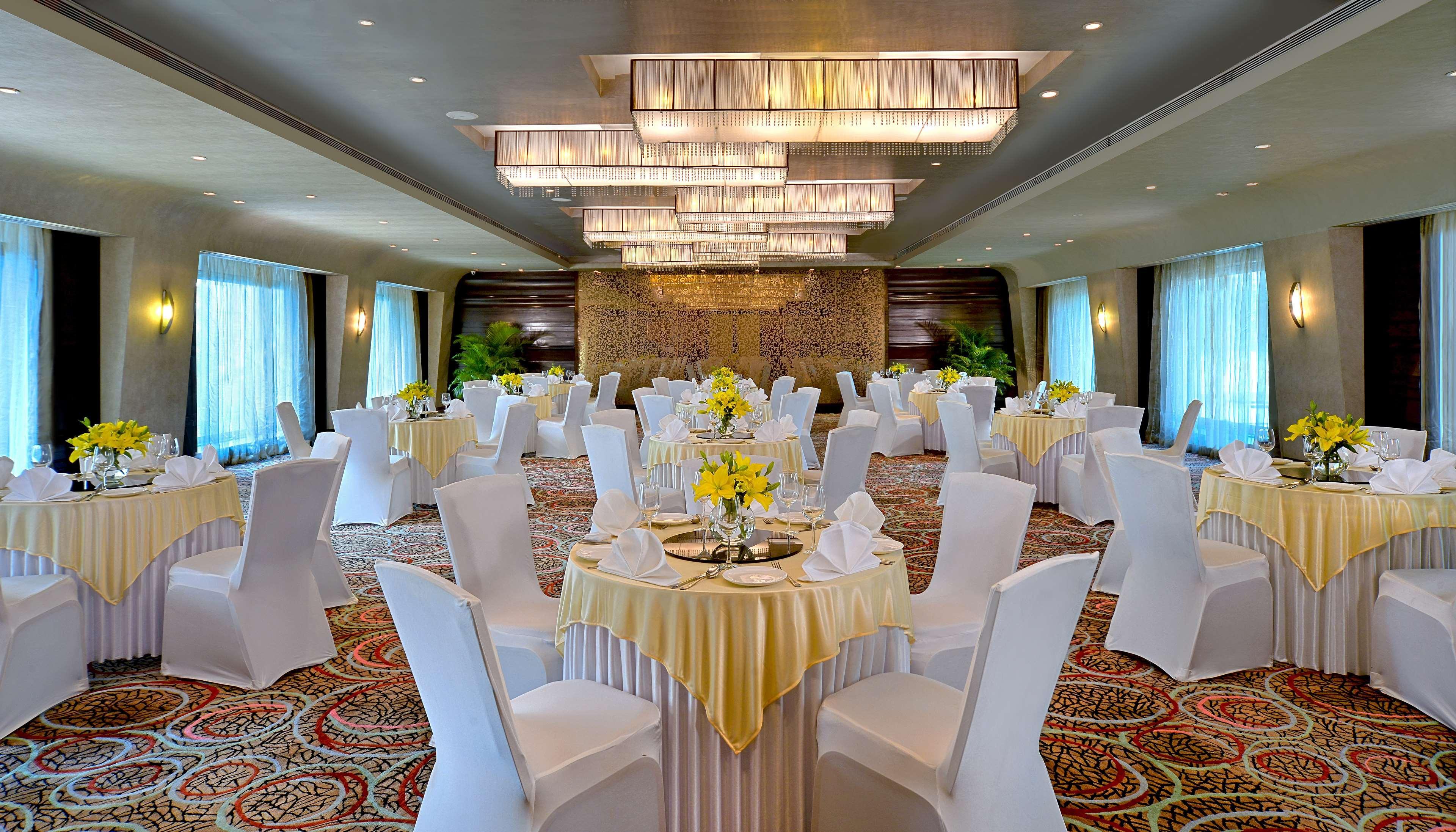 Radisson Mumbai Goregaon מראה חיצוני תמונה
