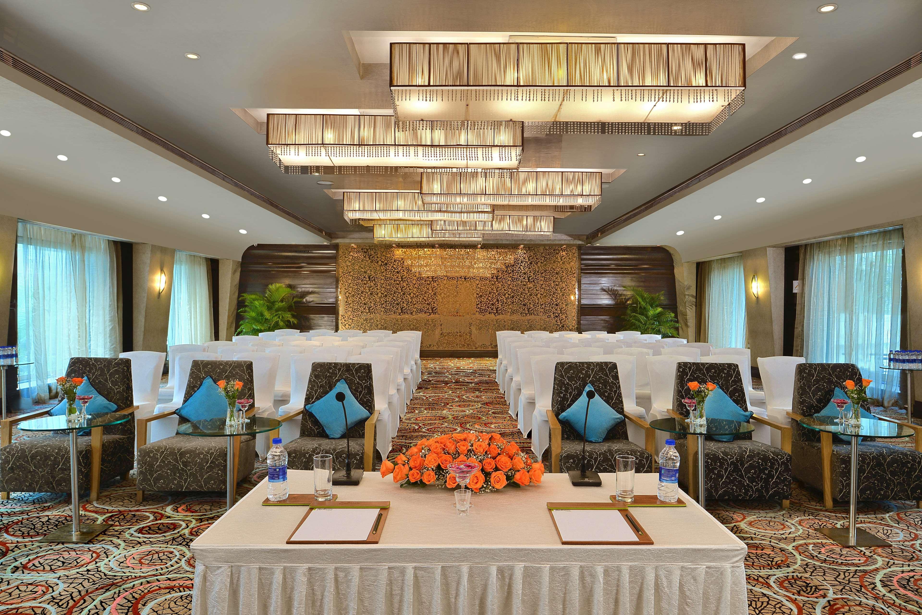 Radisson Mumbai Goregaon מראה חיצוני תמונה