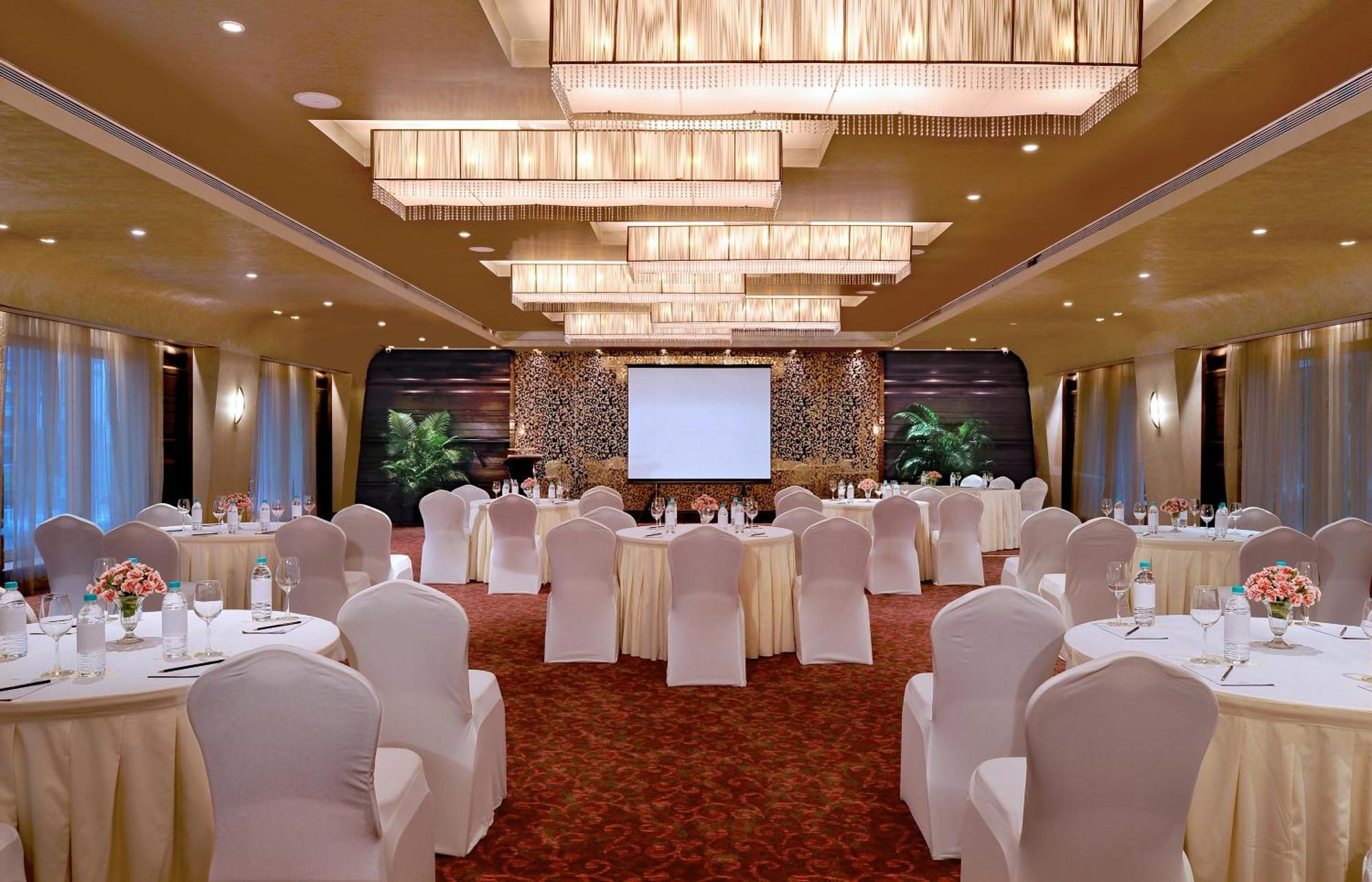 Radisson Mumbai Goregaon מראה חיצוני תמונה